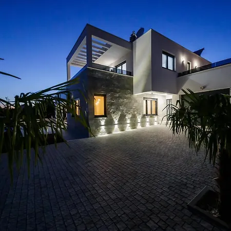 Luka Villa