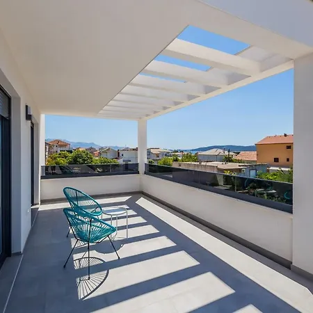 Luka Villa Kastela