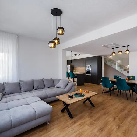 Luka Villa Kaštela